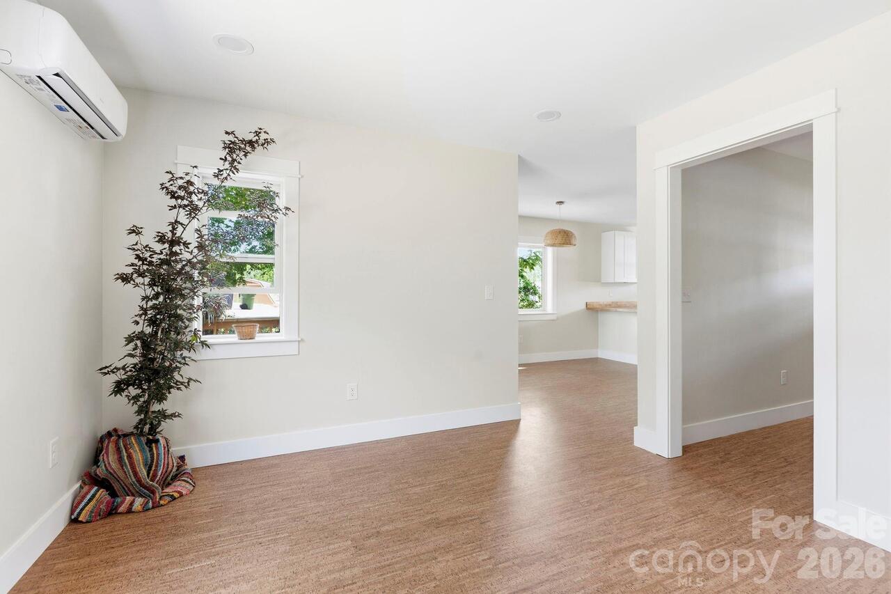 Listing Photo 10