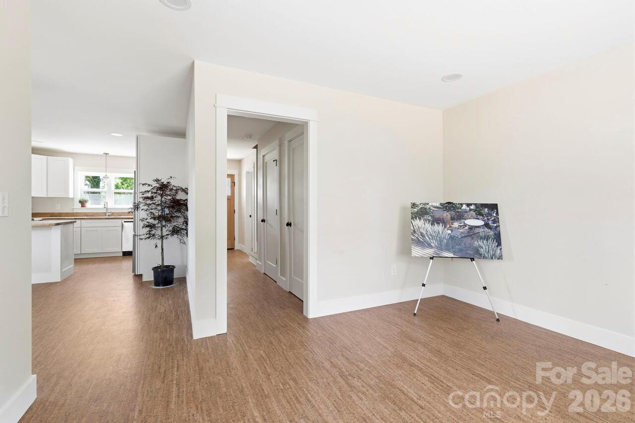Listing Photo 11