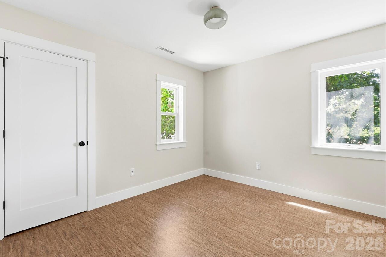Listing Photo 14