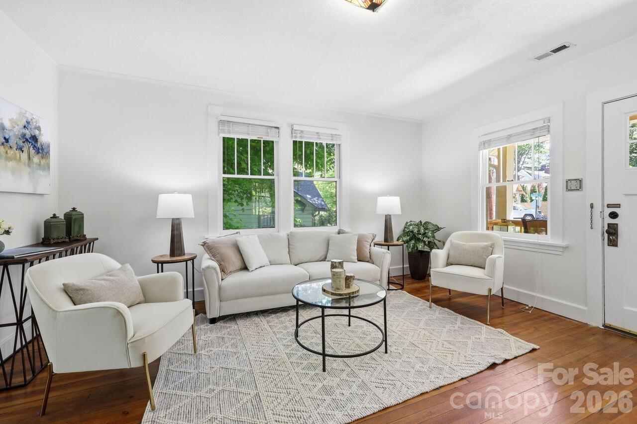 Listing Photo 11