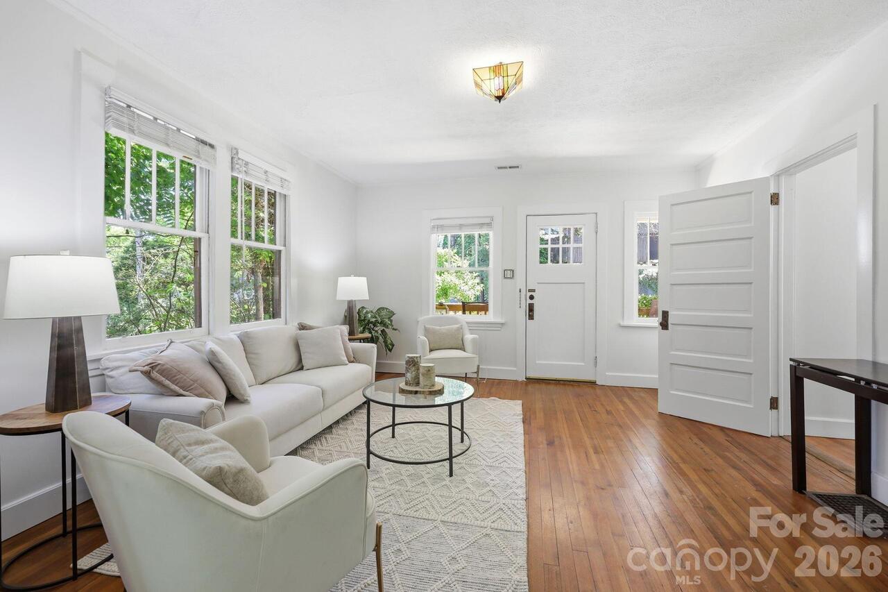 Listing Photo 12