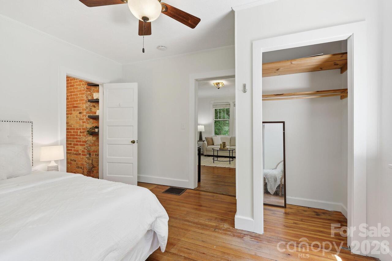 Listing Photo 14
