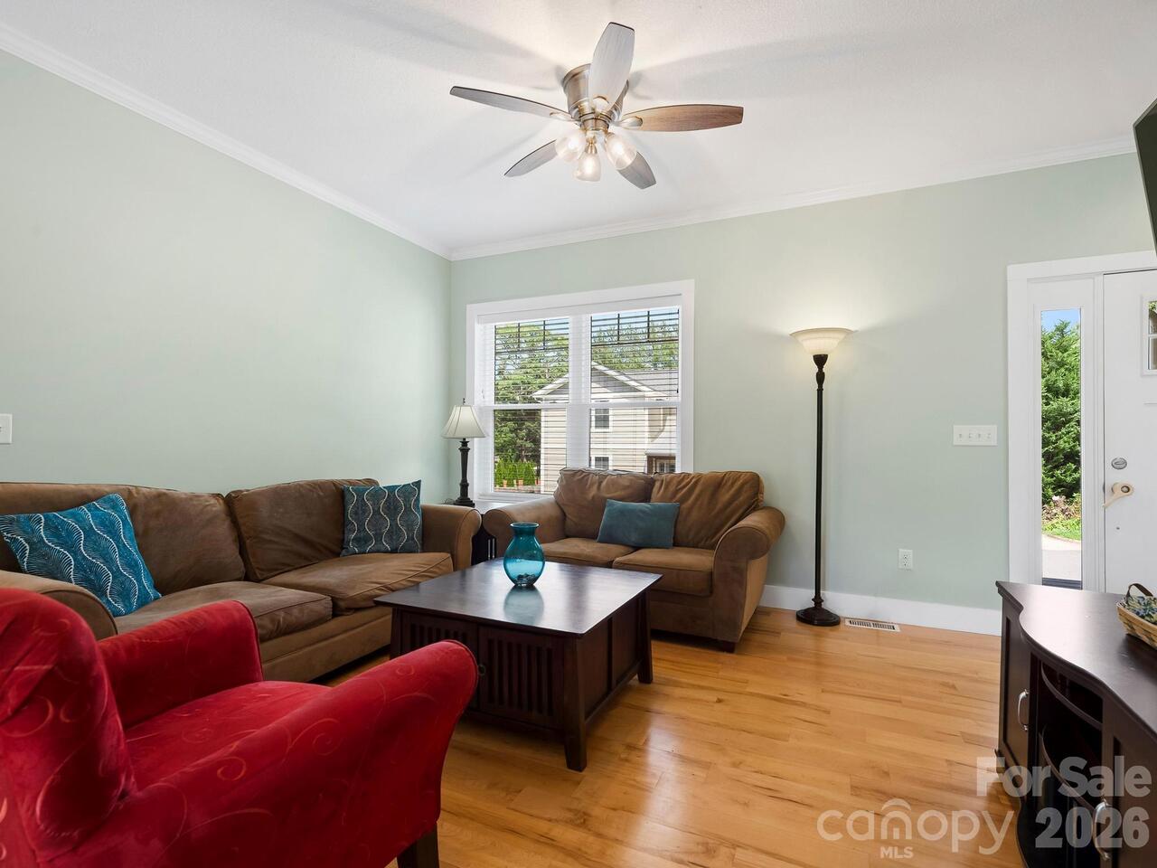 Listing Photo 8