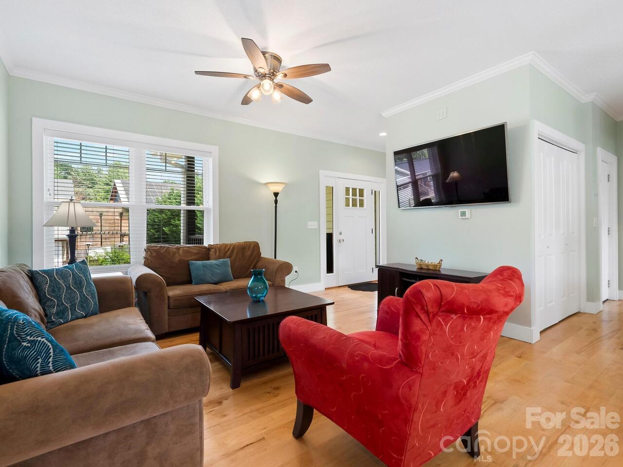Listing Photo 9