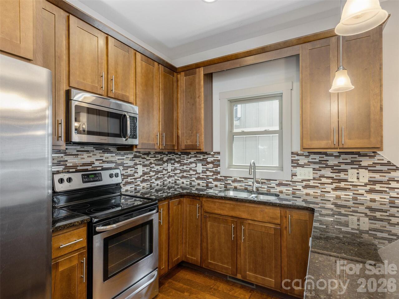 Listing Photo 8