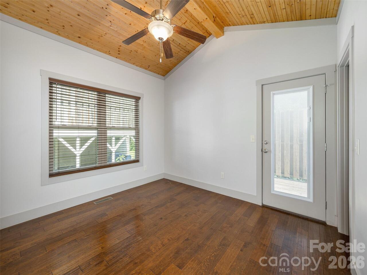 Listing Photo 14