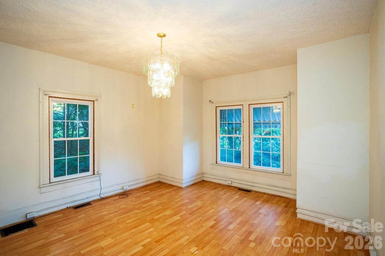 Listing Photo 9