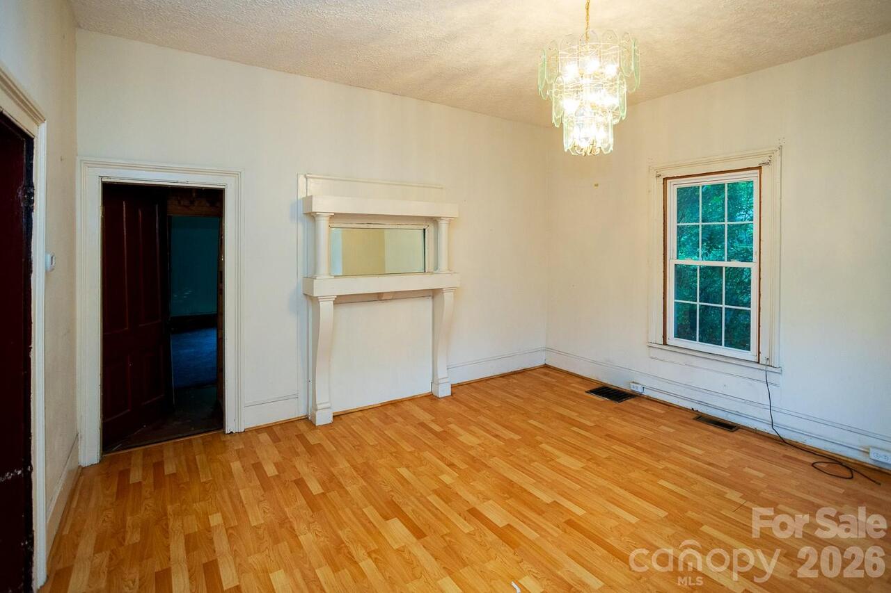 Listing Photo 10