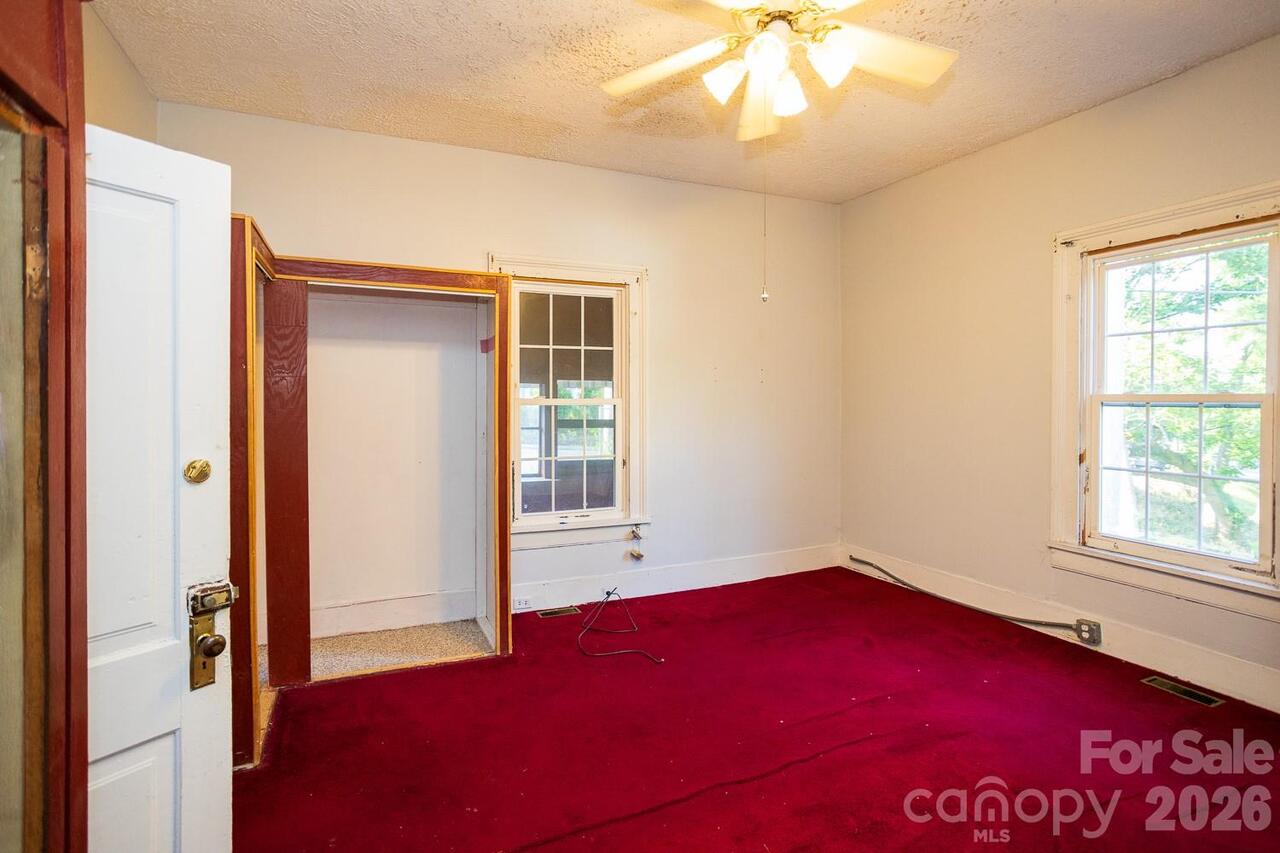 Listing Photo 12