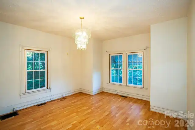 Listing Photo 9