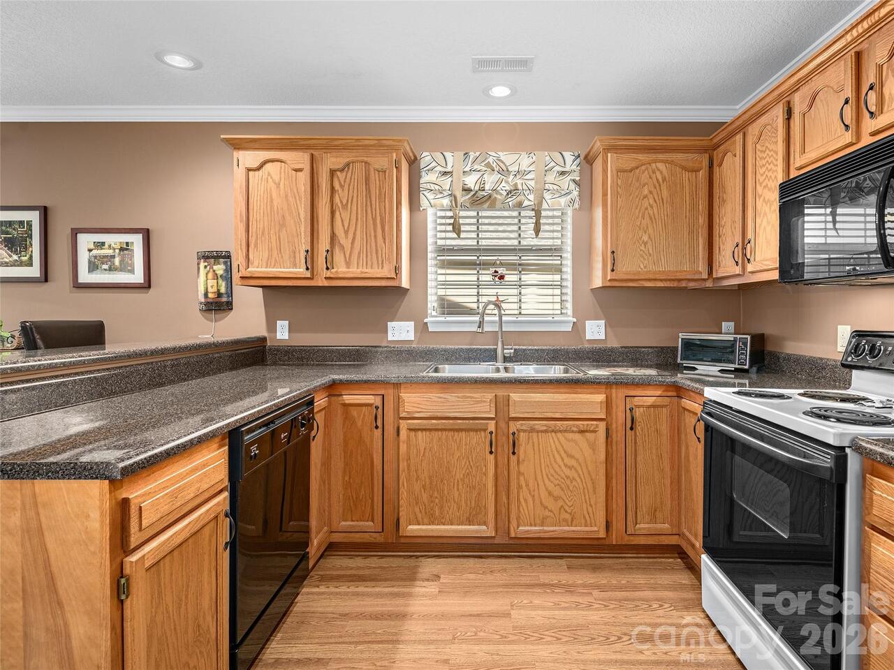 Listing Photo 8