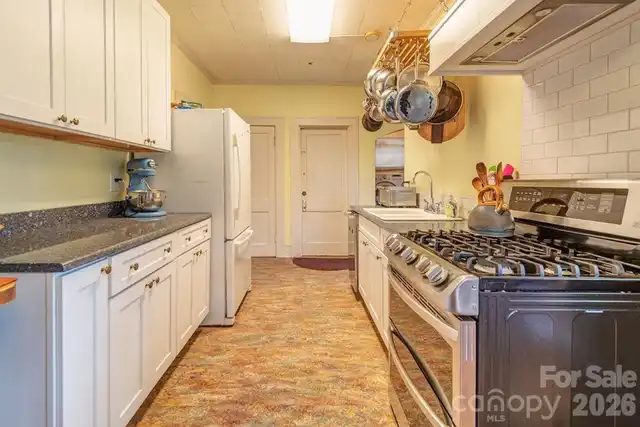 Listing Photo 10