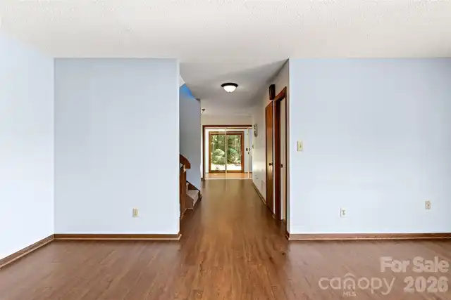 Listing Photo 11