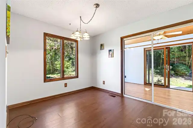 Listing Photo 14