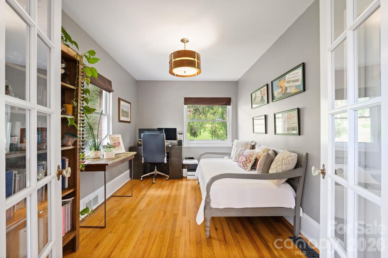 Listing Photo 10