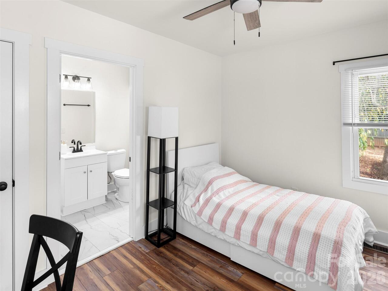 Listing Photo 11
