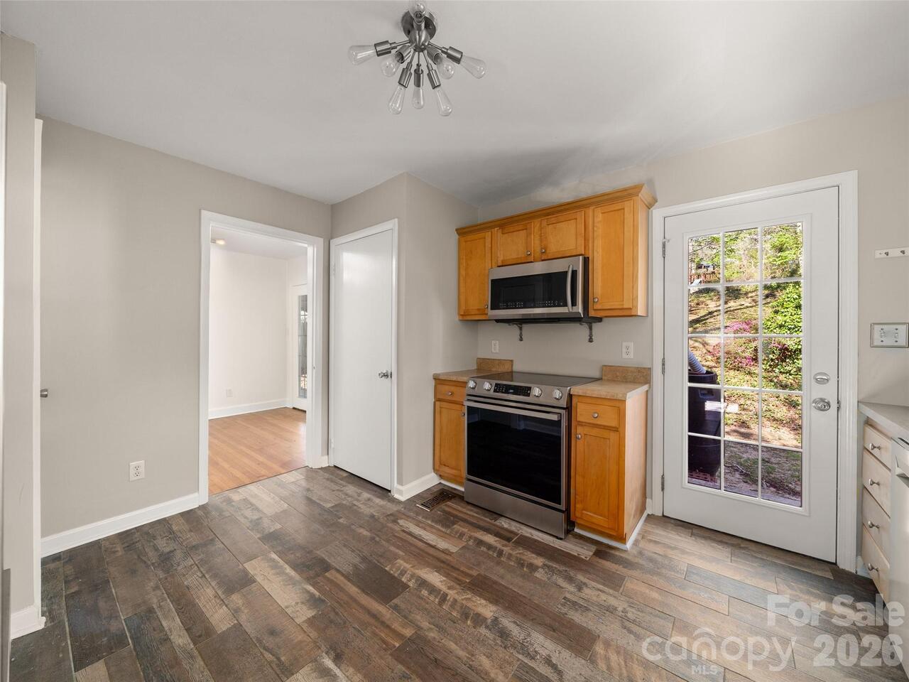 Listing Photo 8