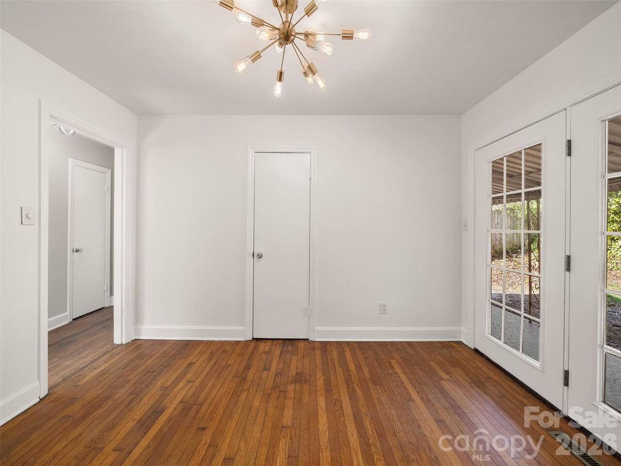 Listing Photo 12