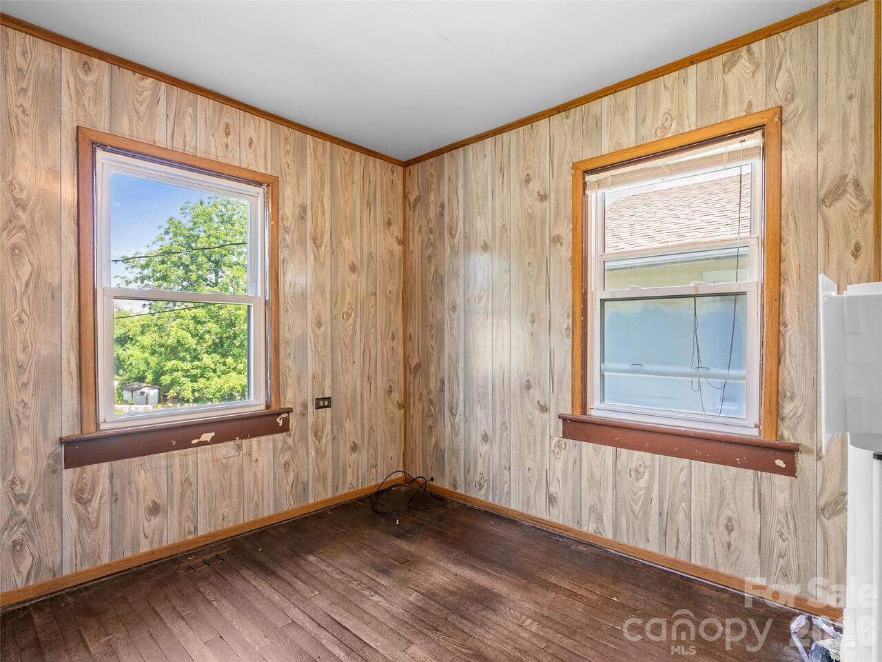 Listing Photo 11