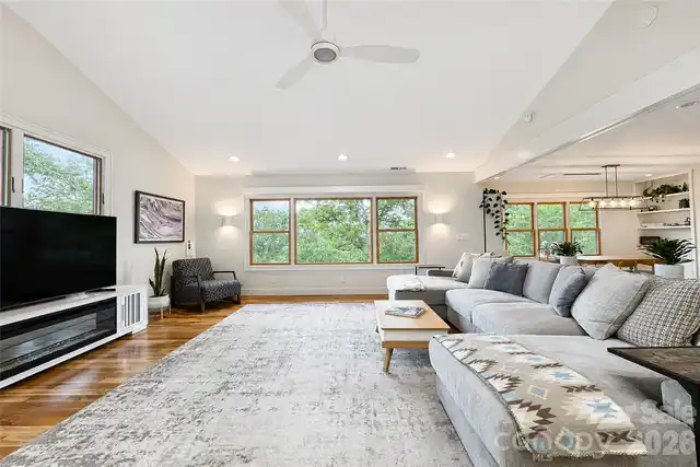 Listing Photo 10