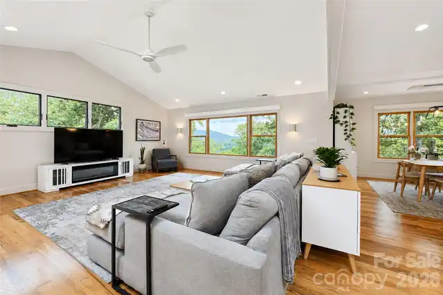 Listing Photo 12