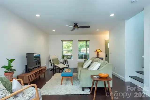 Listing Photo 10