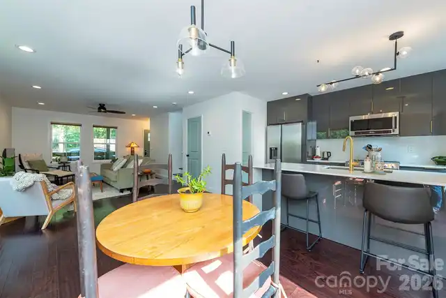 Listing Photo 12