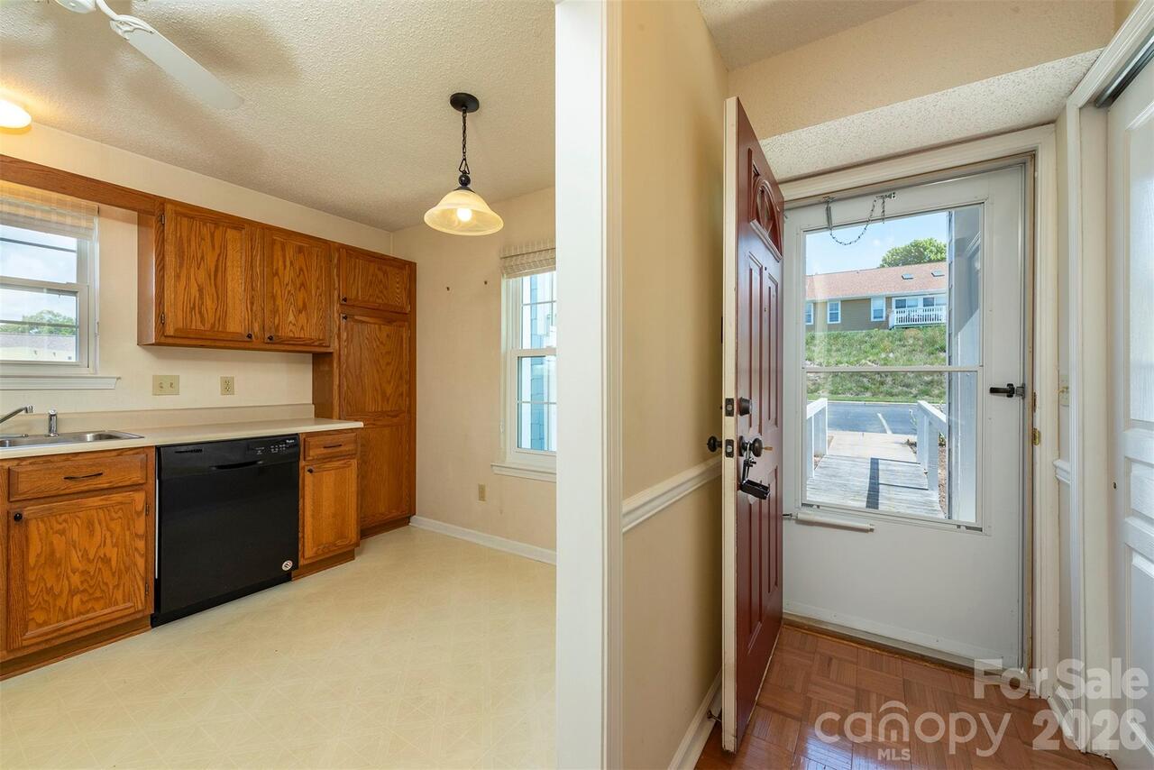 Listing Photo 9