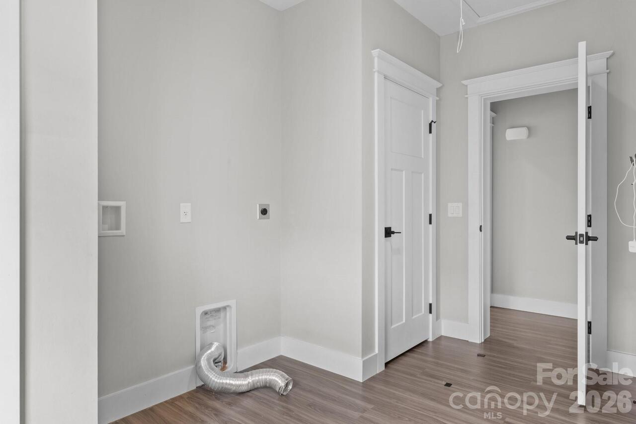 Listing Photo 10