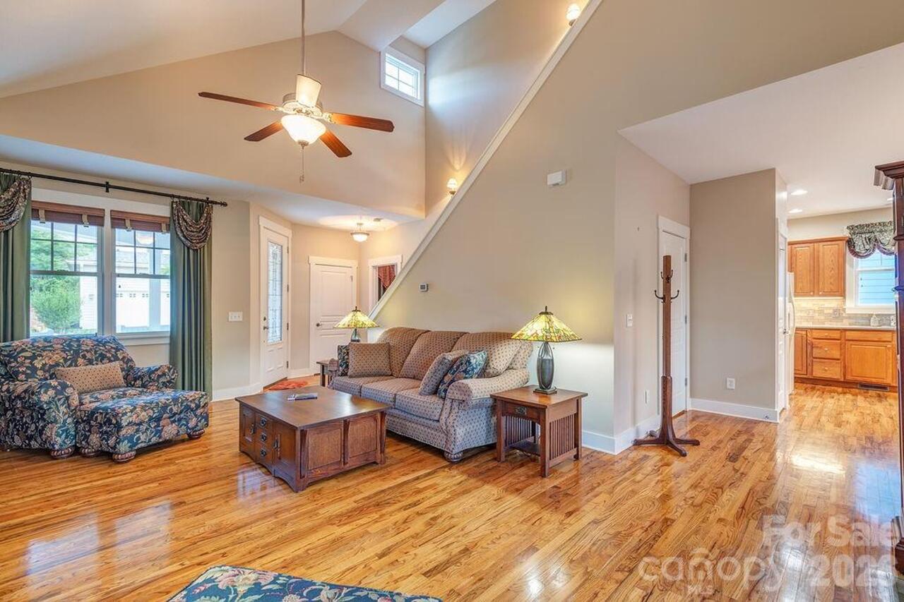 Listing Photo 8