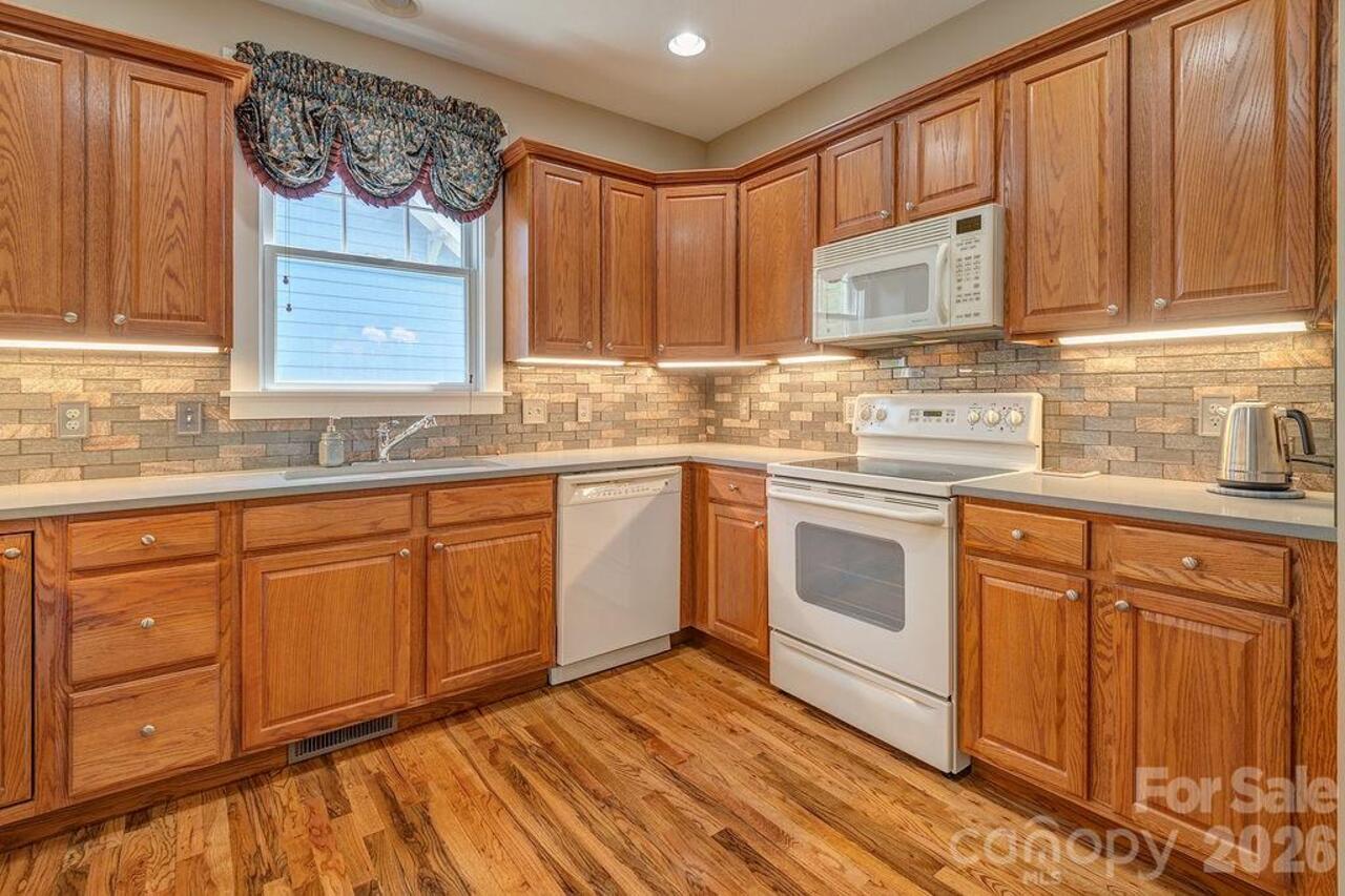 Listing Photo 10