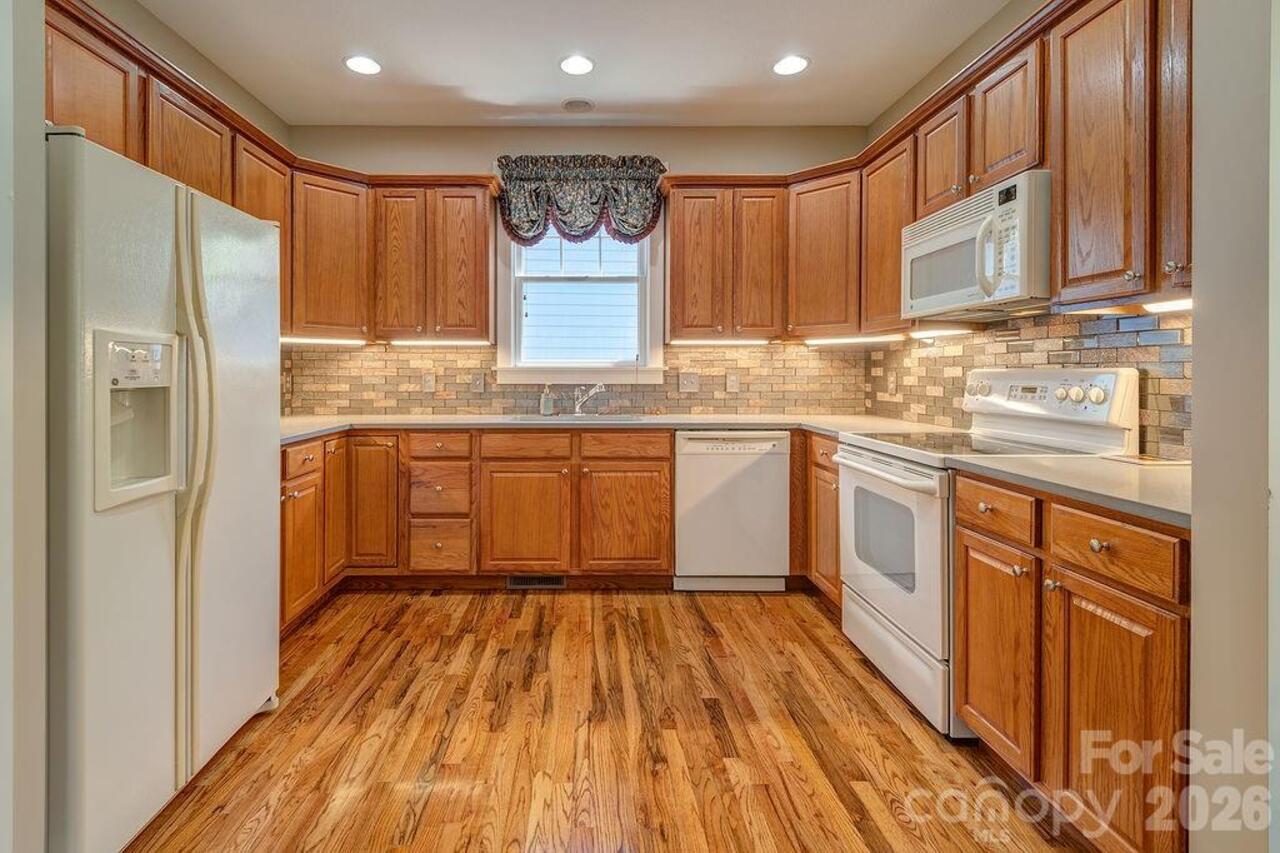Listing Photo 11
