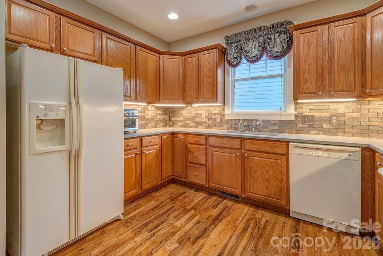 Listing Photo 12