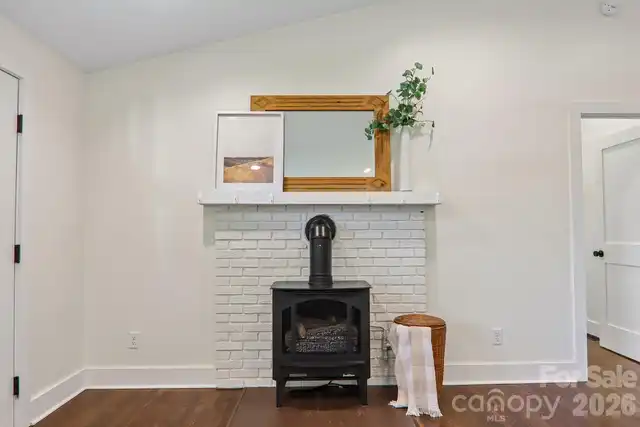 Listing Photo 10