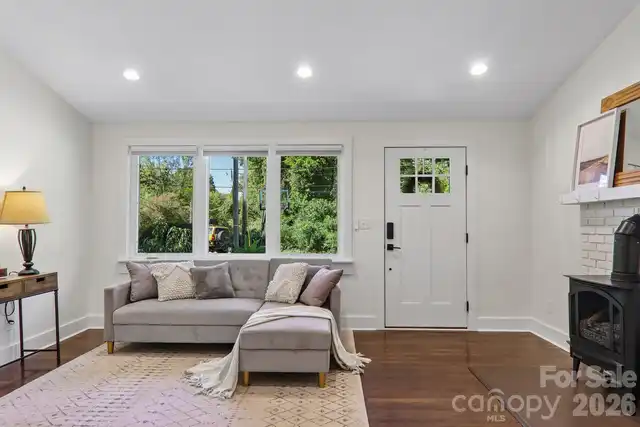 Listing Photo 11