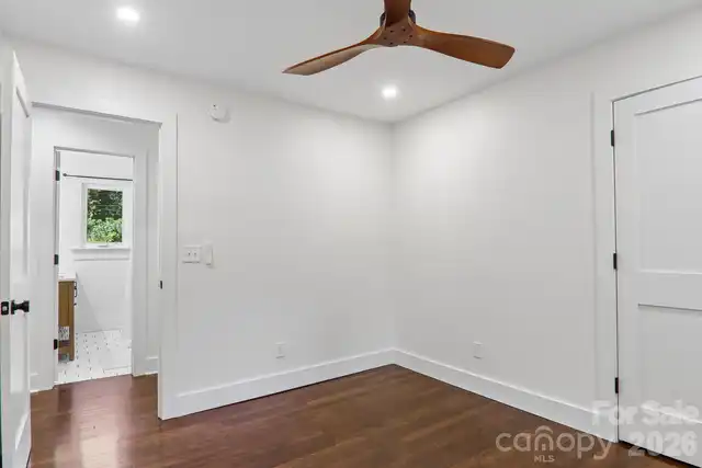 Listing Photo 22