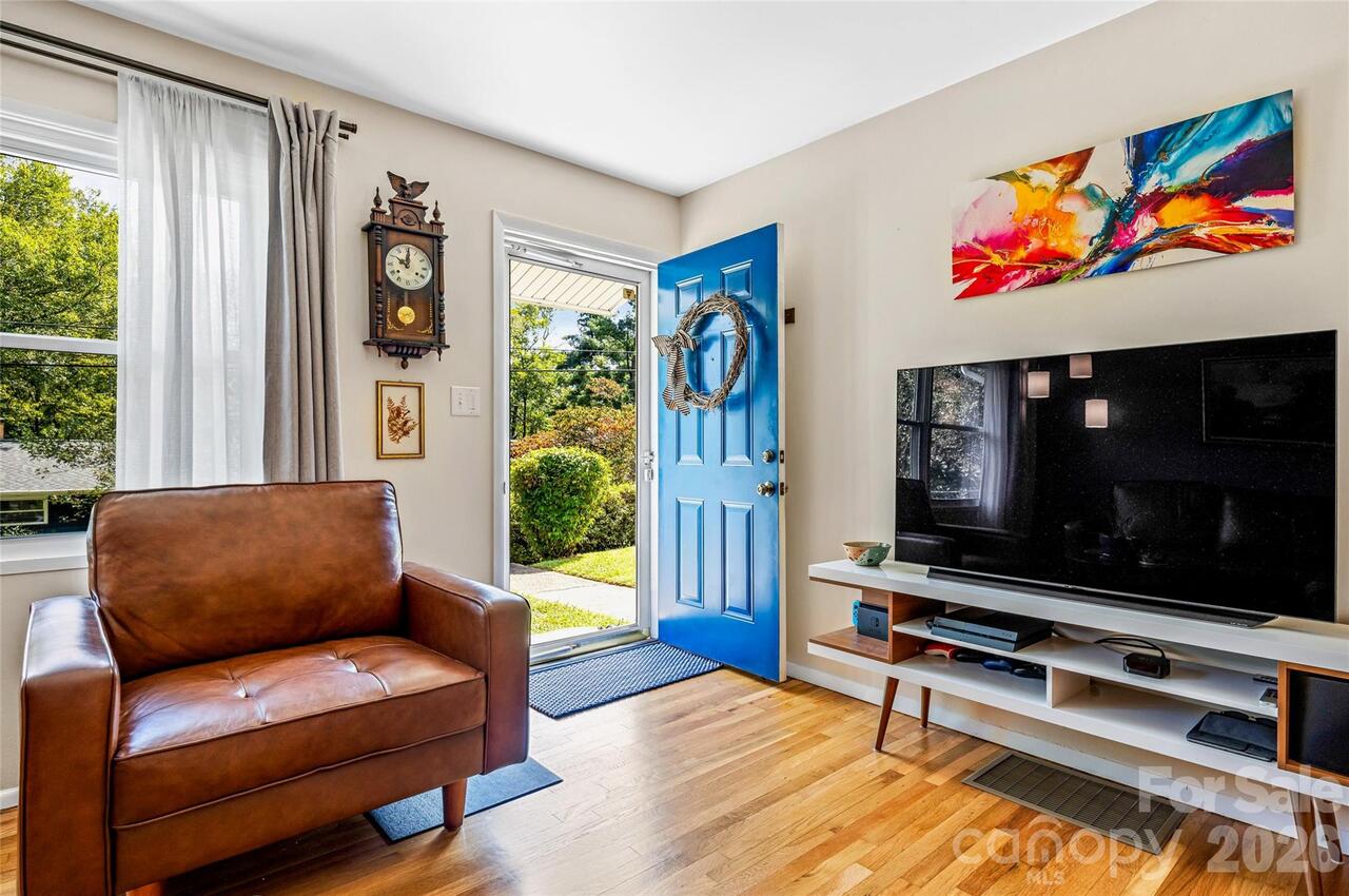 Listing Photo 8