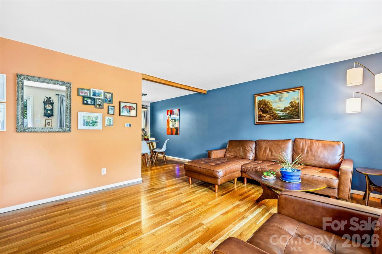 Listing Photo 11