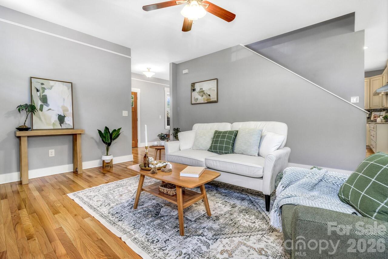 Listing Photo 11