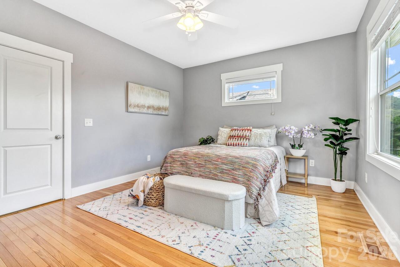 Listing Photo 17