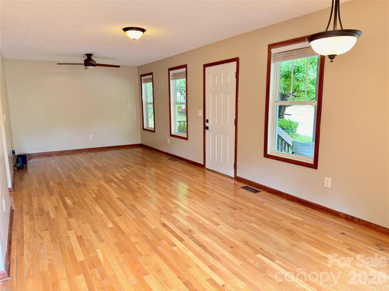 Listing Photo 7