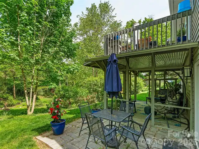 Listing Photo 10