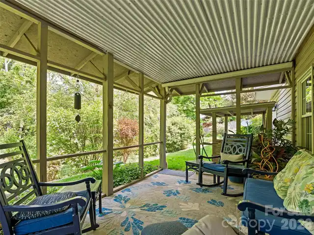 Listing Photo 12
