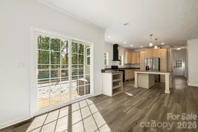 Listing Photo 16