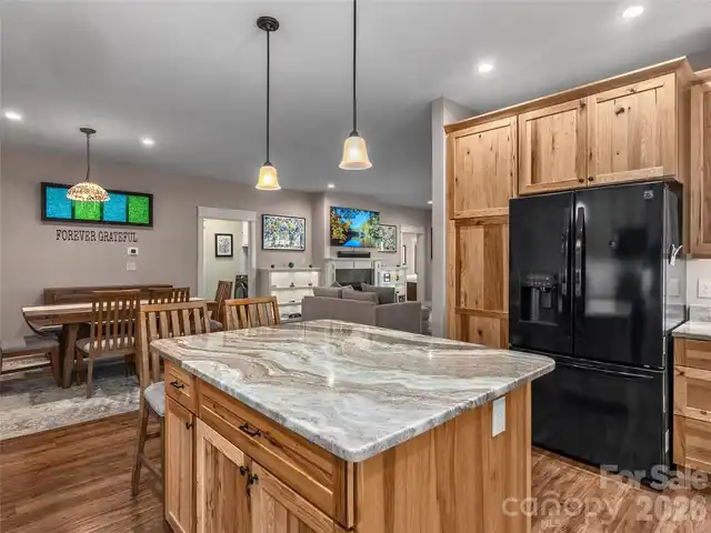 Listing Photo 12