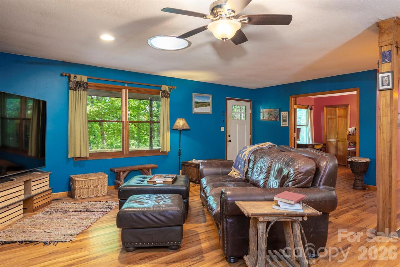 Listing Photo 8