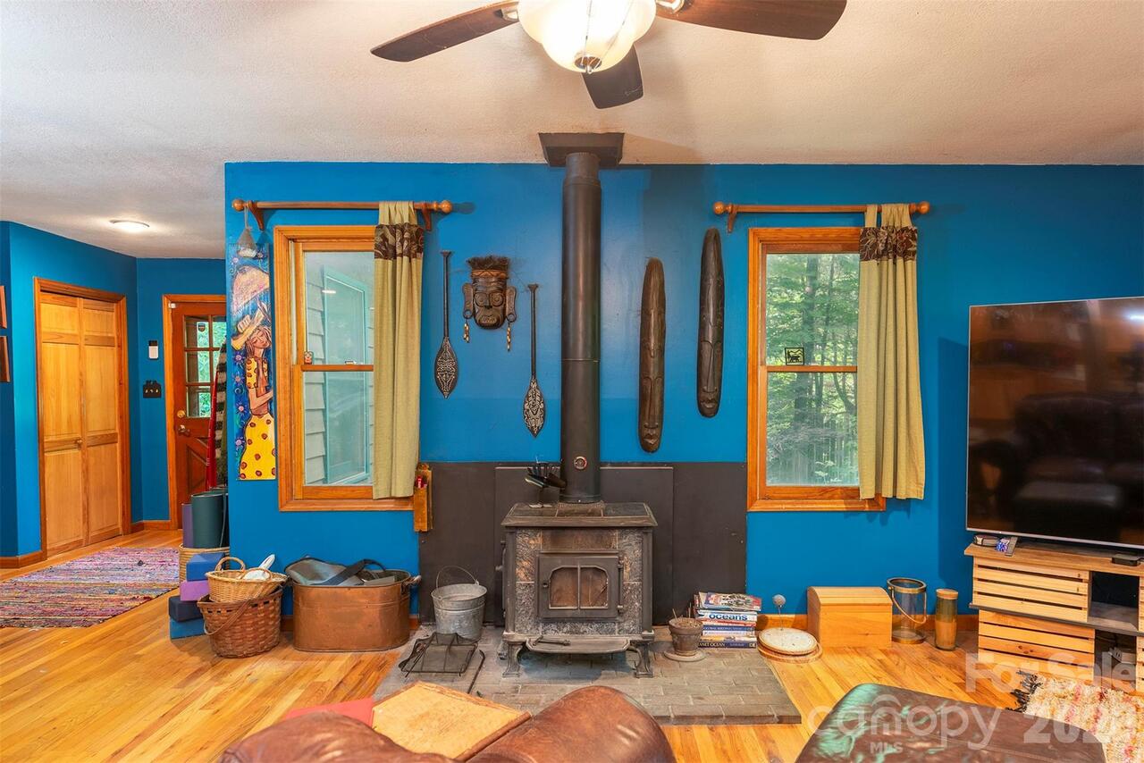 Listing Photo 12