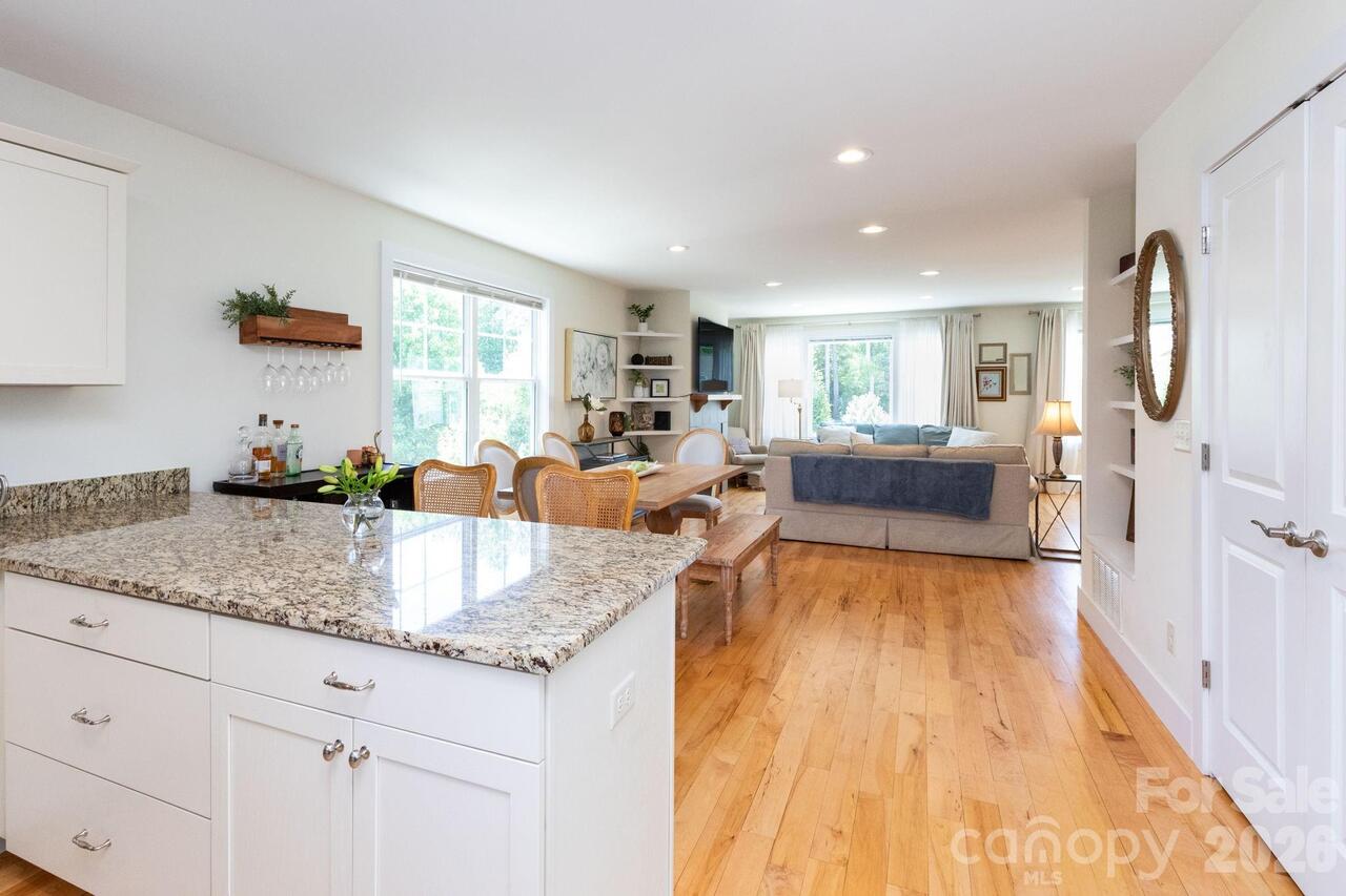 Listing Photo 11