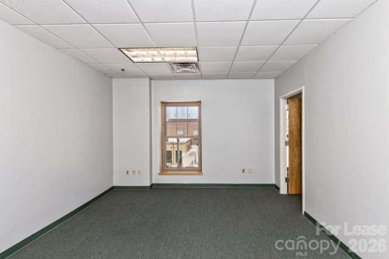 Listing Photo 16