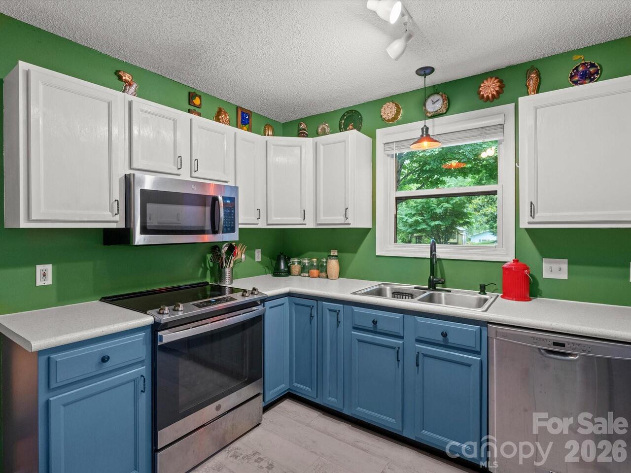 Listing Photo 14